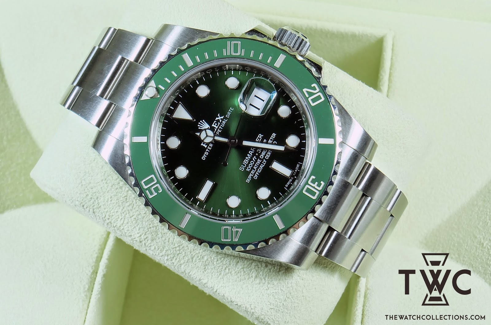 Rolex - SUBMARINER DATE (116610LV) 'HULK'